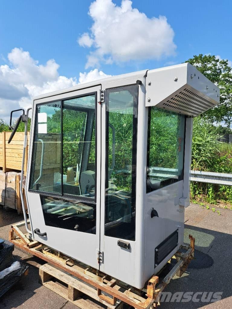 Fuchs D & E Cabin Ohjaamo ja sisusta
