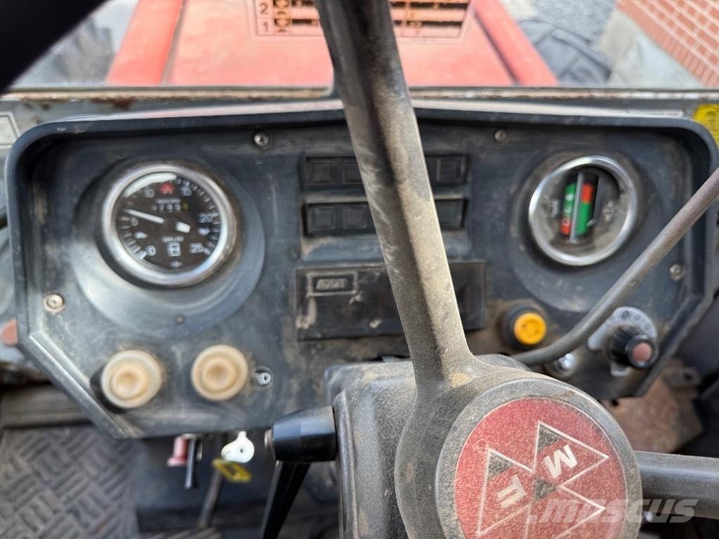 Massey Ferguson 699 Traktorit