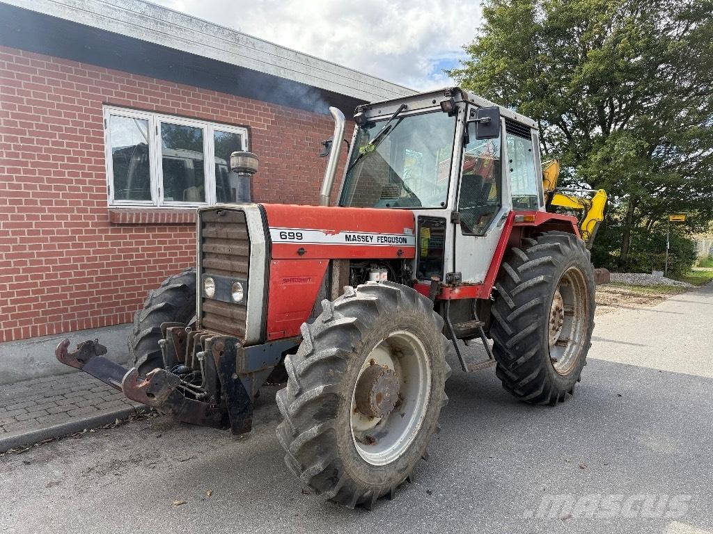 Massey Ferguson 699 Traktorit