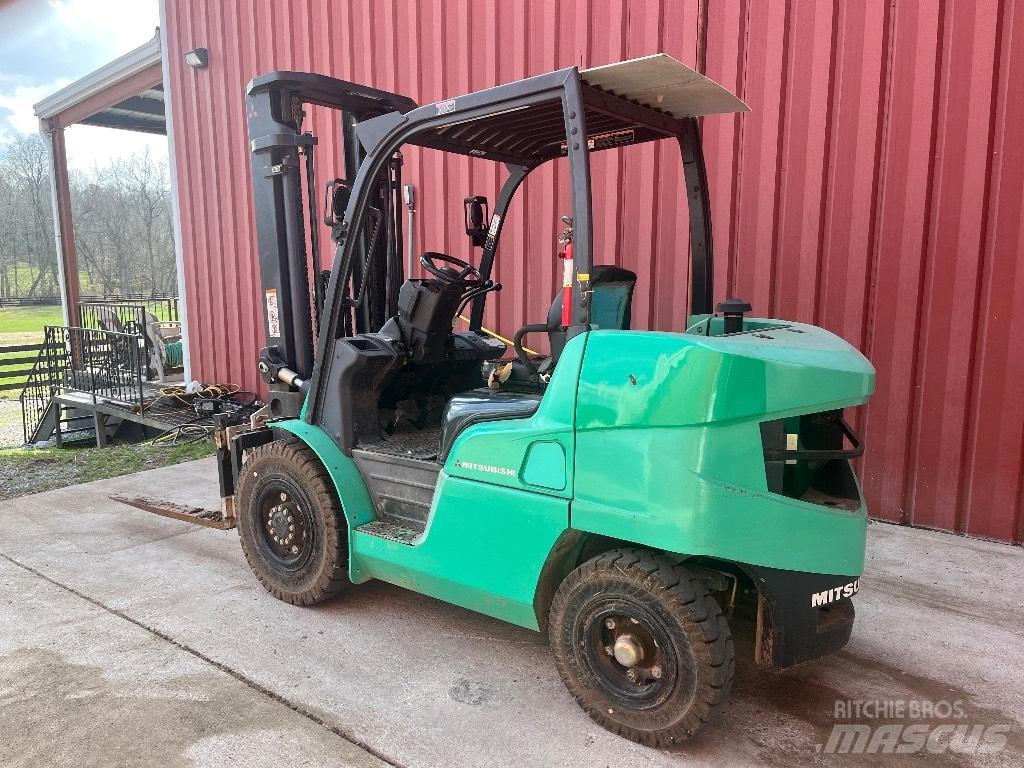 Mitsubishi FD40N1 Maastotrukit