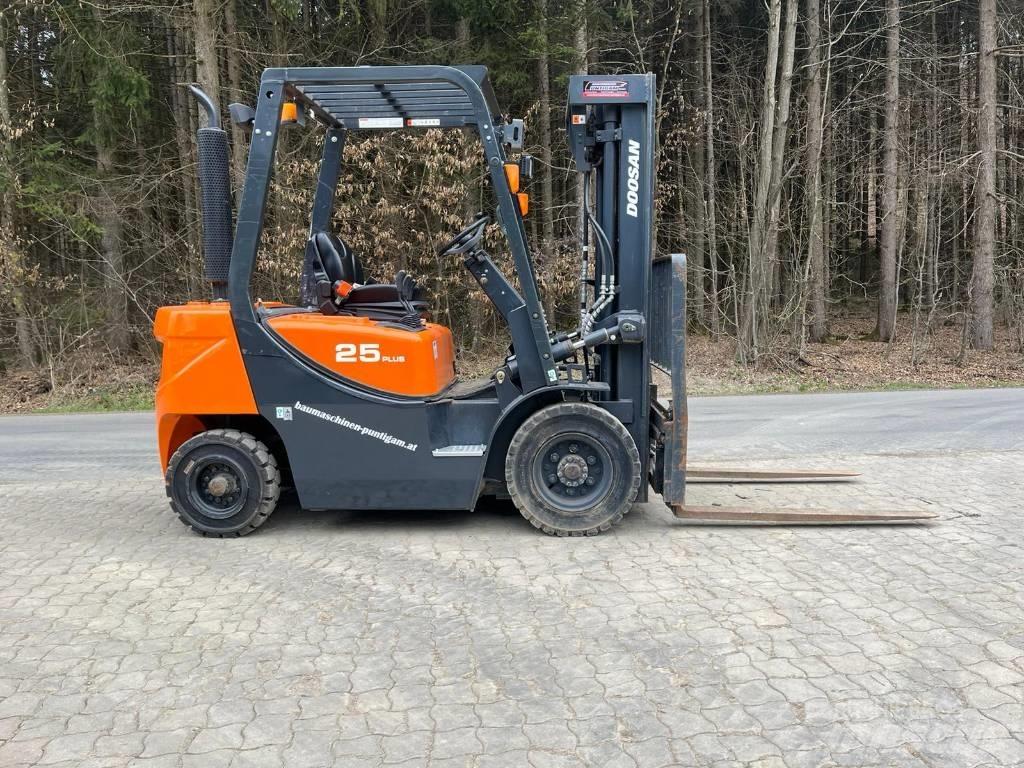 Doosan D 25 GP Dieseltrukit