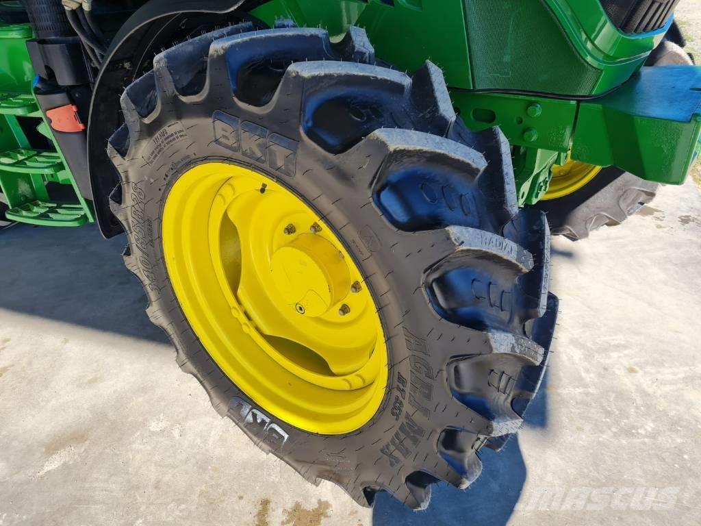 John Deere 6105 R Traktorit