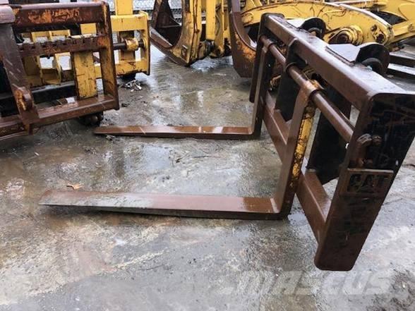 CAT IT 38 G Trukkihaarukat