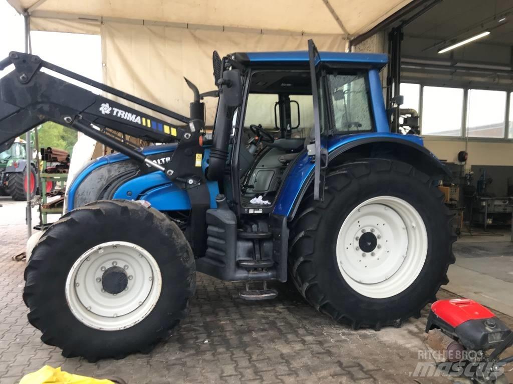 Valtra N 142 Traktorit