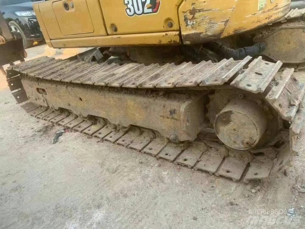 CAT 302 Minikaivukoneet < 7t
