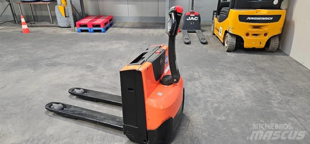 Toyota LWE 140 Matalakeräilytrukit