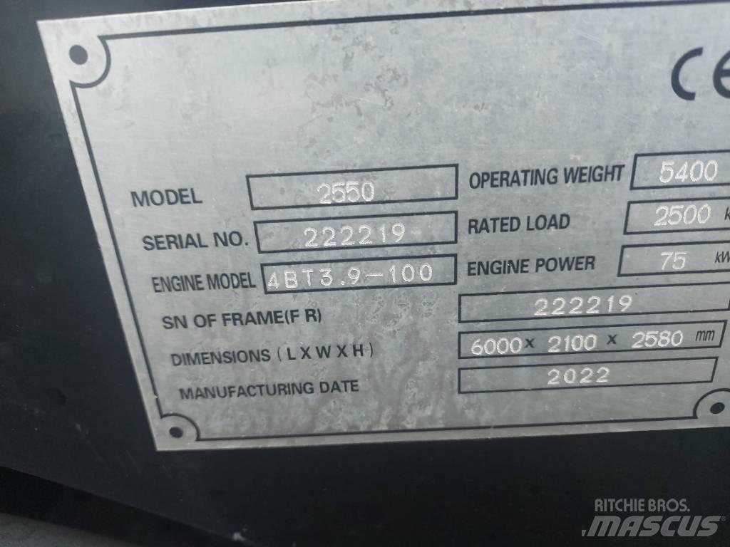  D-Machine  2550 Pyöräkuormaajat