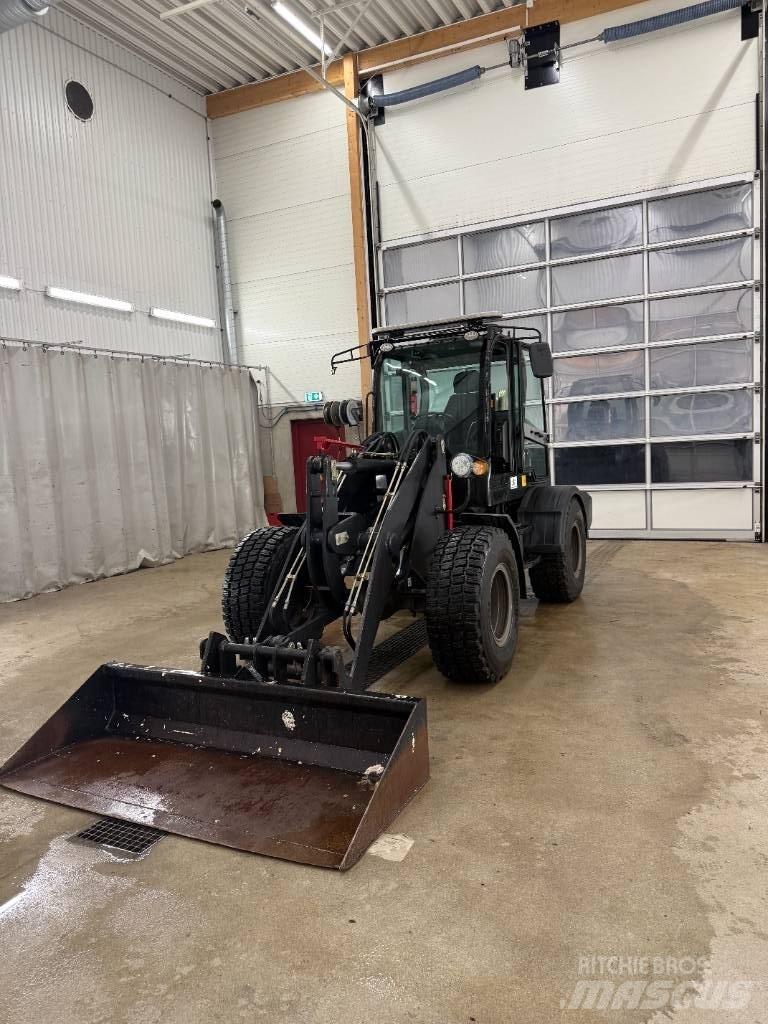 D-Machine  2550 Pyöräkuormaajat