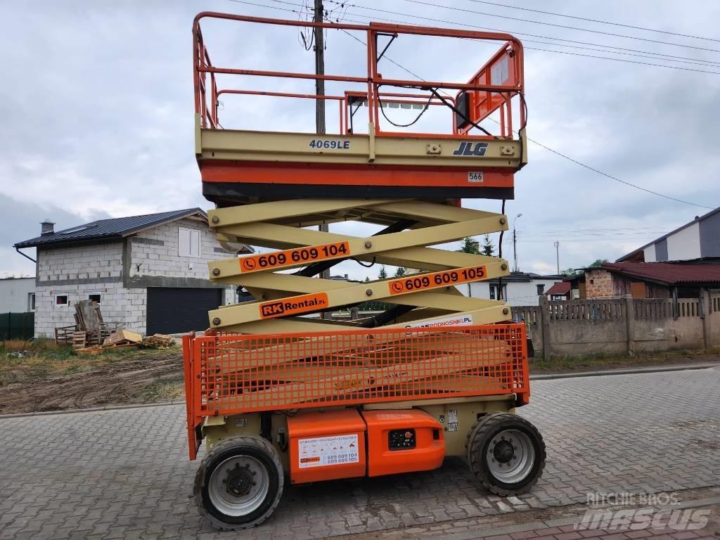 JLG E 4069 LE Saksilavat