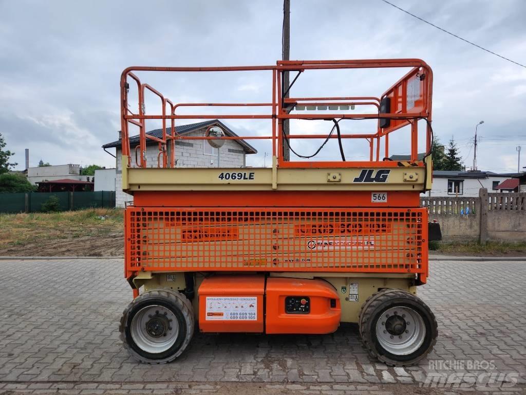 JLG E 4069 LE Saksilavat
