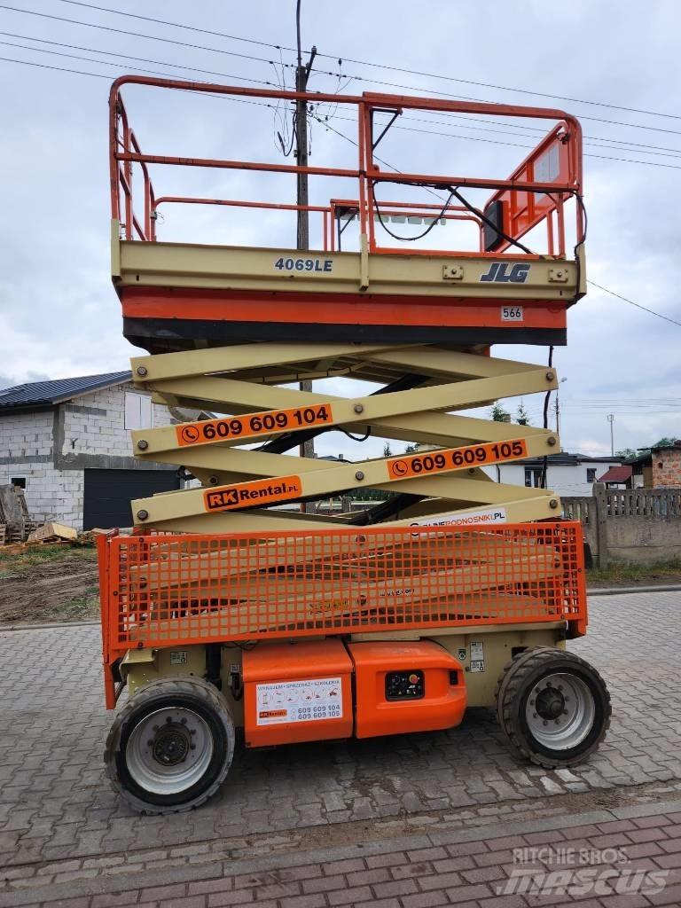 JLG E 4069 LE Saksilavat