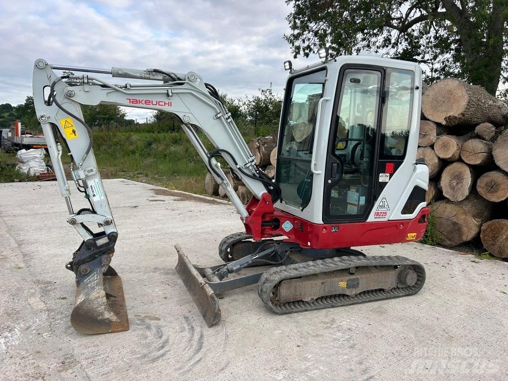 Takeuchi TB 225 Minikaivukoneet < 7t