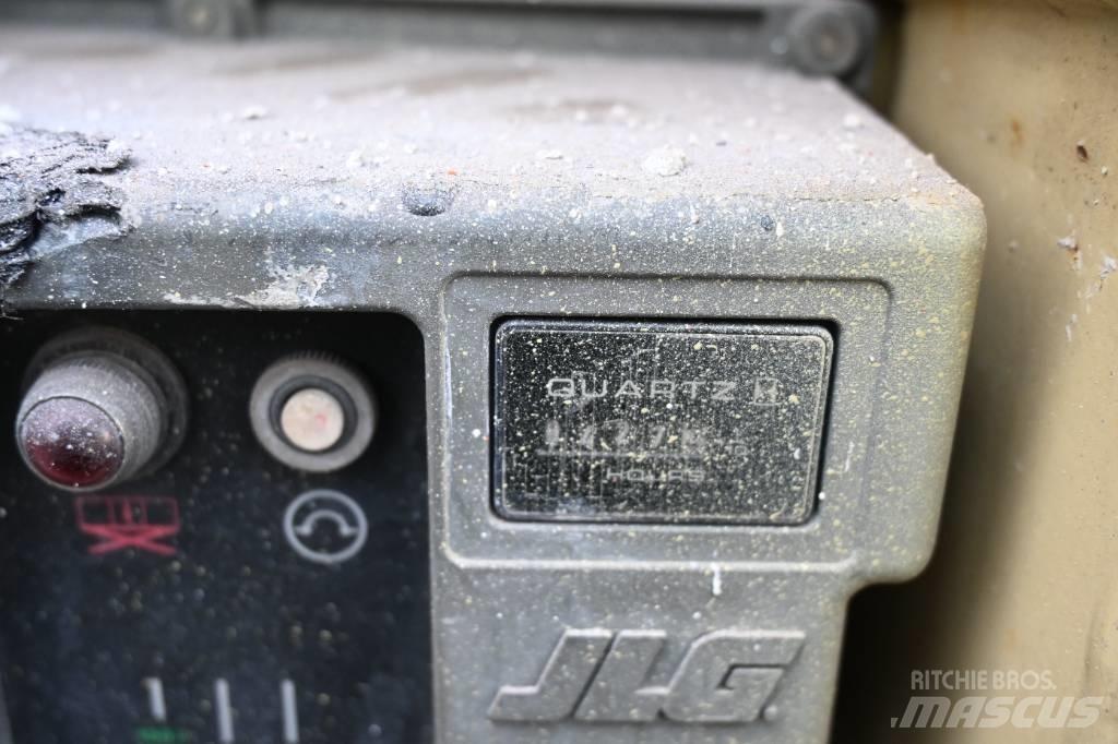 JLG 2030 ES Saksilavat