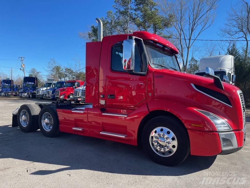 Volvo VNL64T300 Vetopöytäautot