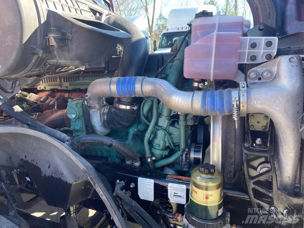 Volvo VNL64T300 Vetopöytäautot