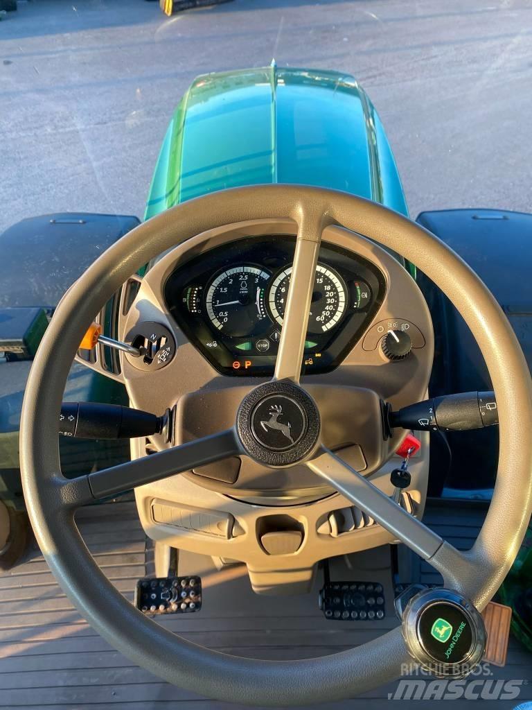 John Deere 6215 R Traktorit