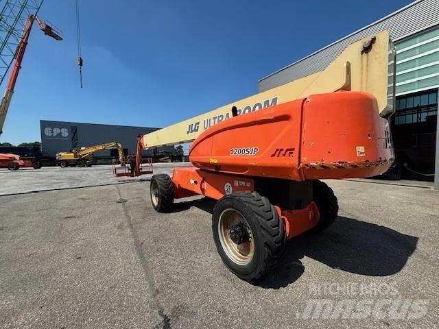 JLG 1200 SJP Teleskooppipuominostimet