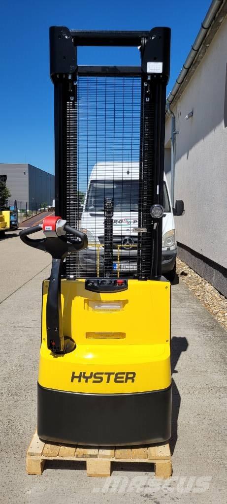 Hyster S 1.6 Käyden ajettavat pinoamistrukit