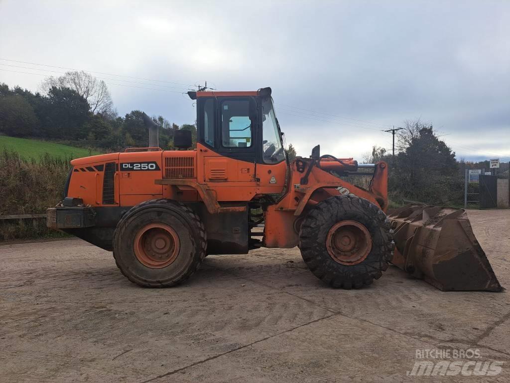 Doosan DL 250 Pyöräkuormaajat
