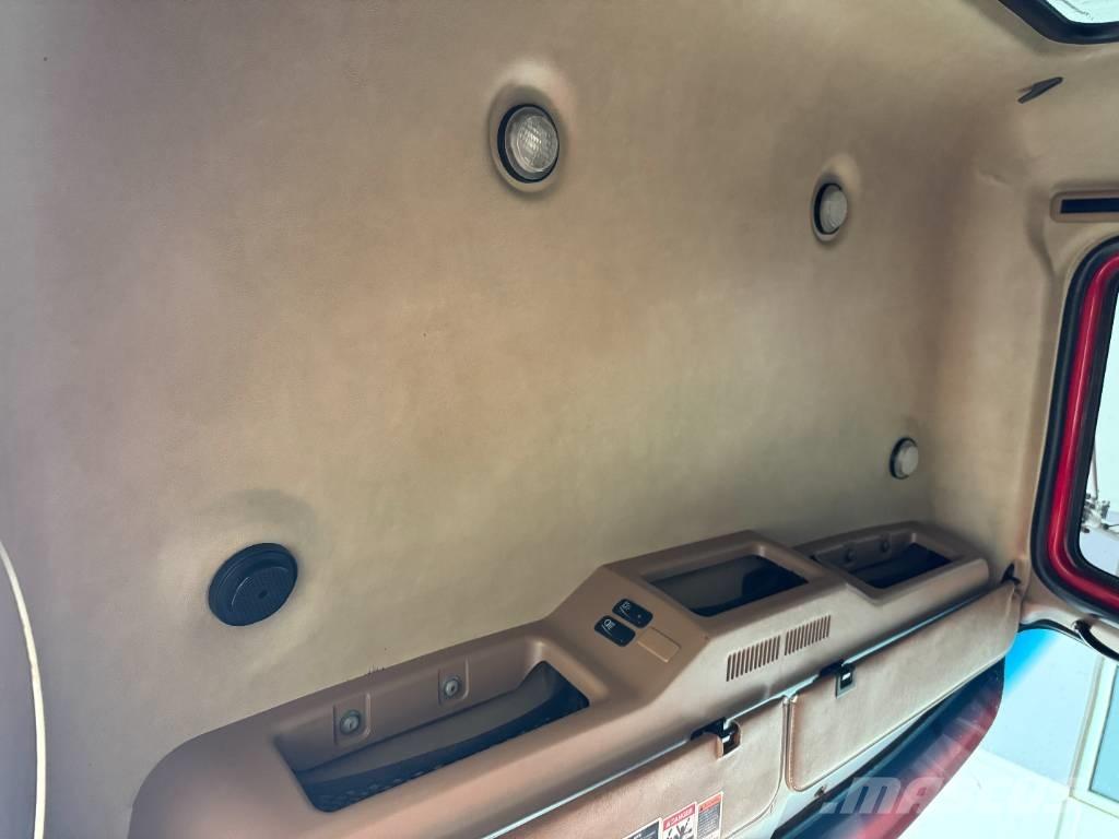 Mack GU 713 Sora- ja kippiautot