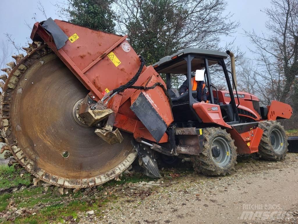 Ditch Witch RT125 Ketjukaivurit