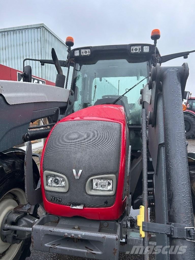 Valtra N 121 Traktorit