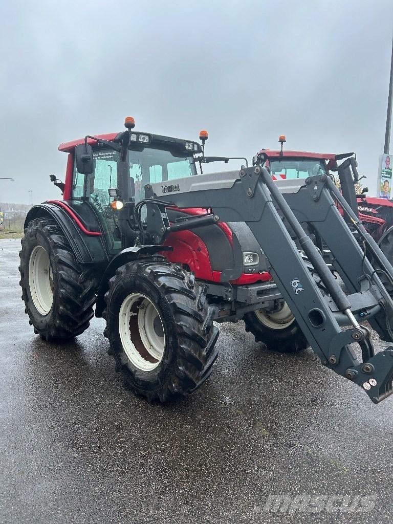 Valtra N 121 Traktorit