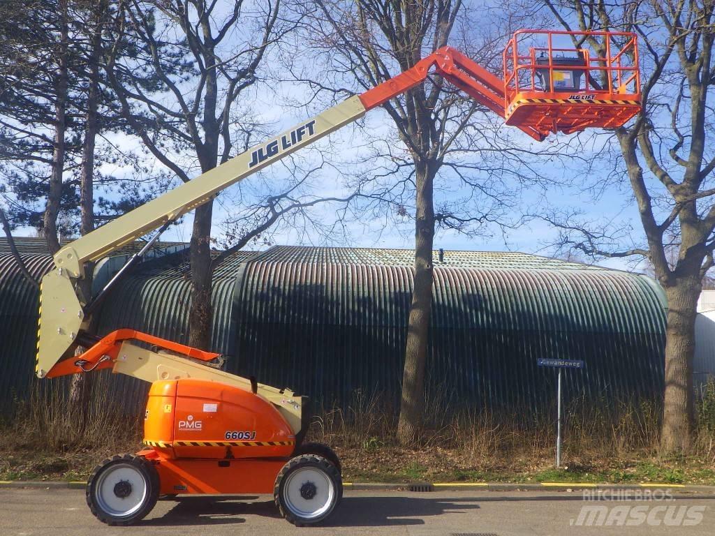 JLG 600AJ Kuukulkijat
