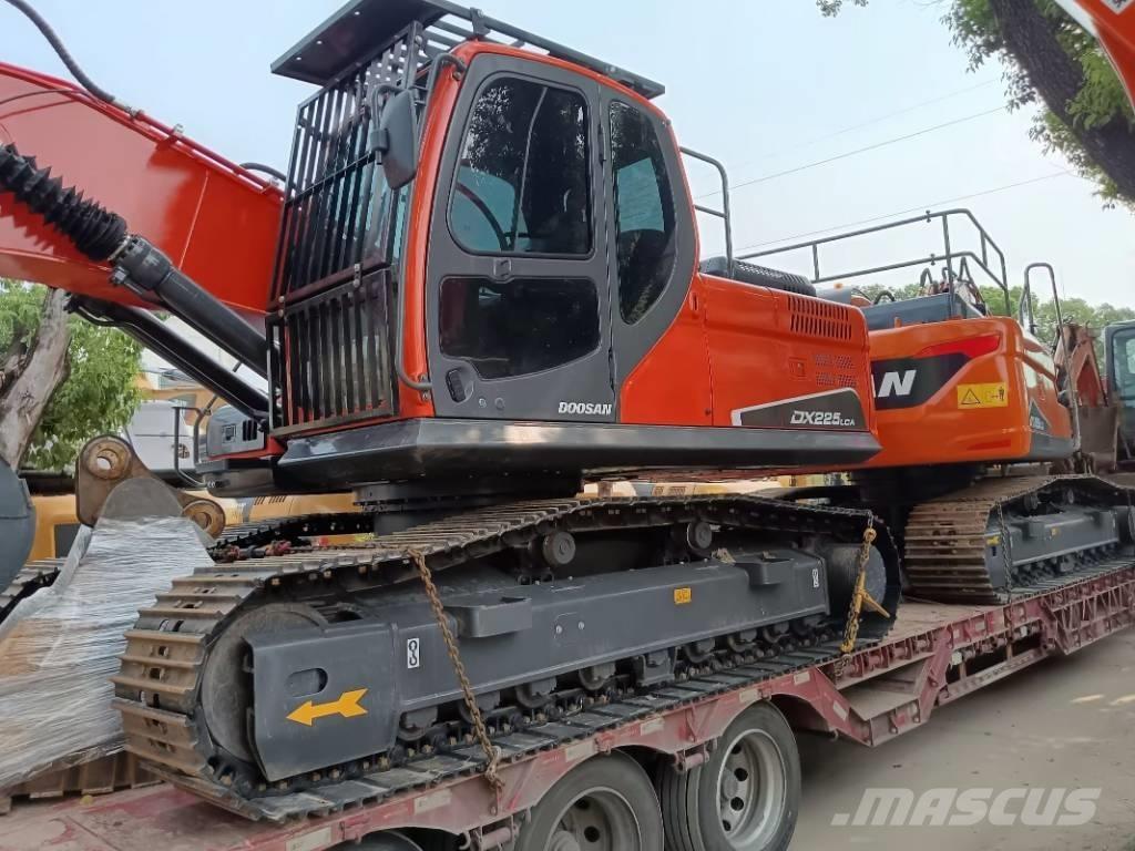 Doosan DX 225 LC Telakaivukoneet