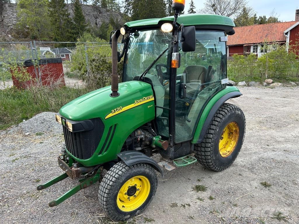 John Deere 3720 Traktorit