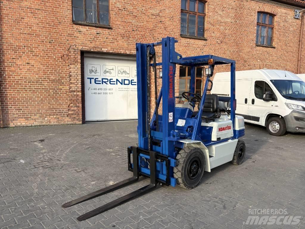 Komatsu FG 20 T-11 Nestekaasutrukit