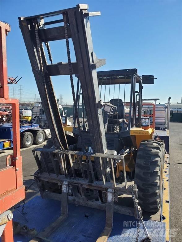 JCB 930 Maastotrukit