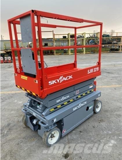 SkyJack SJ III 3219 Saksilavat
