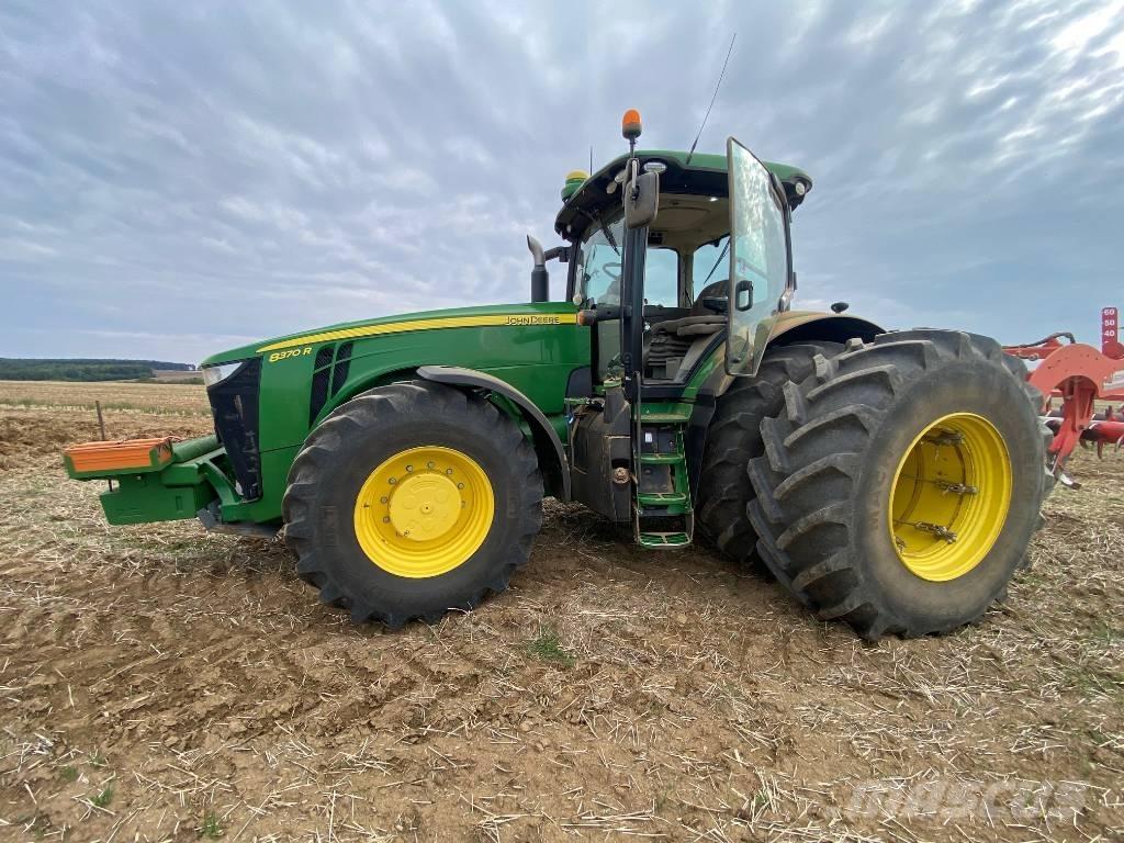 John Deere 8370 R Traktorit