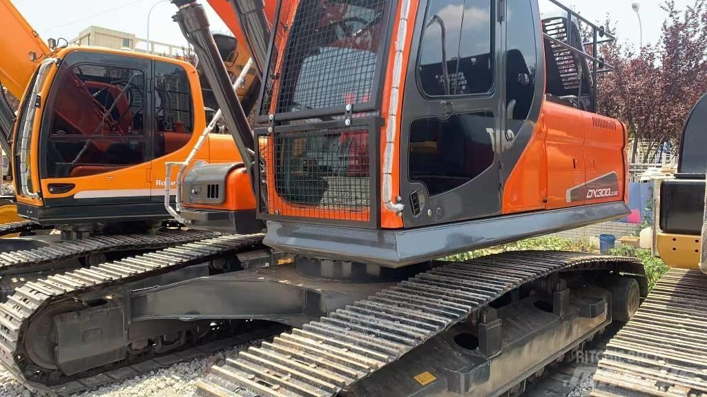 Doosan DX 300 LC Telakaivukoneet