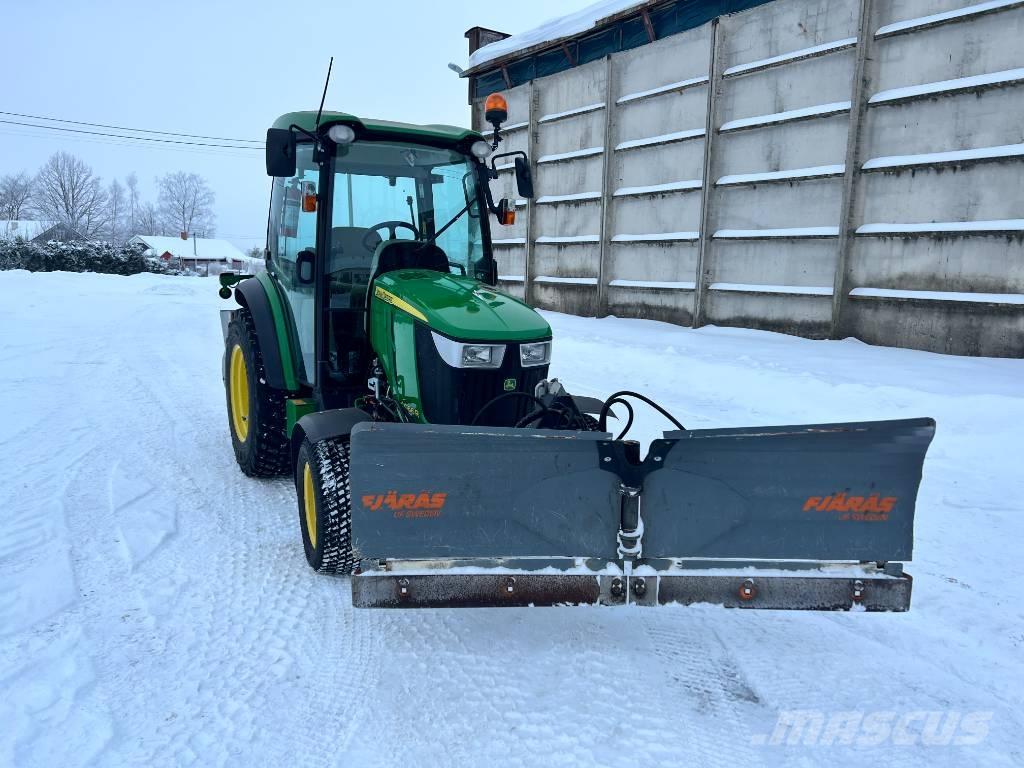 John Deere 4066 R Traktorit