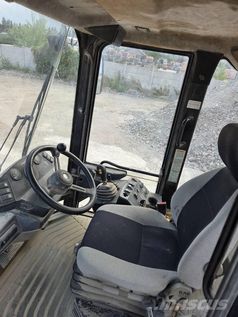 CAT 906 Pyöräkuormaajat