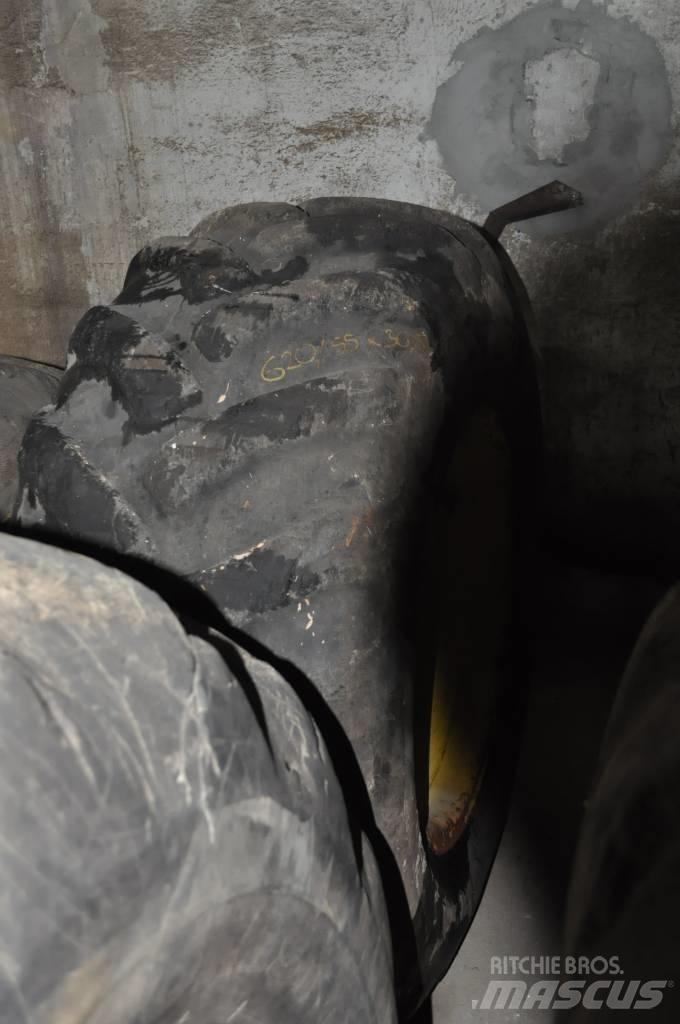 Nokian 620/55x30.5 Renkaat ja vanteet