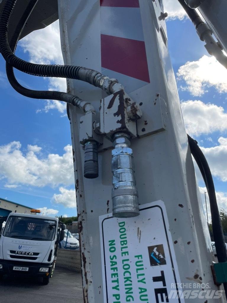 Takeuchi TB295W Pyöräkaivukoneet