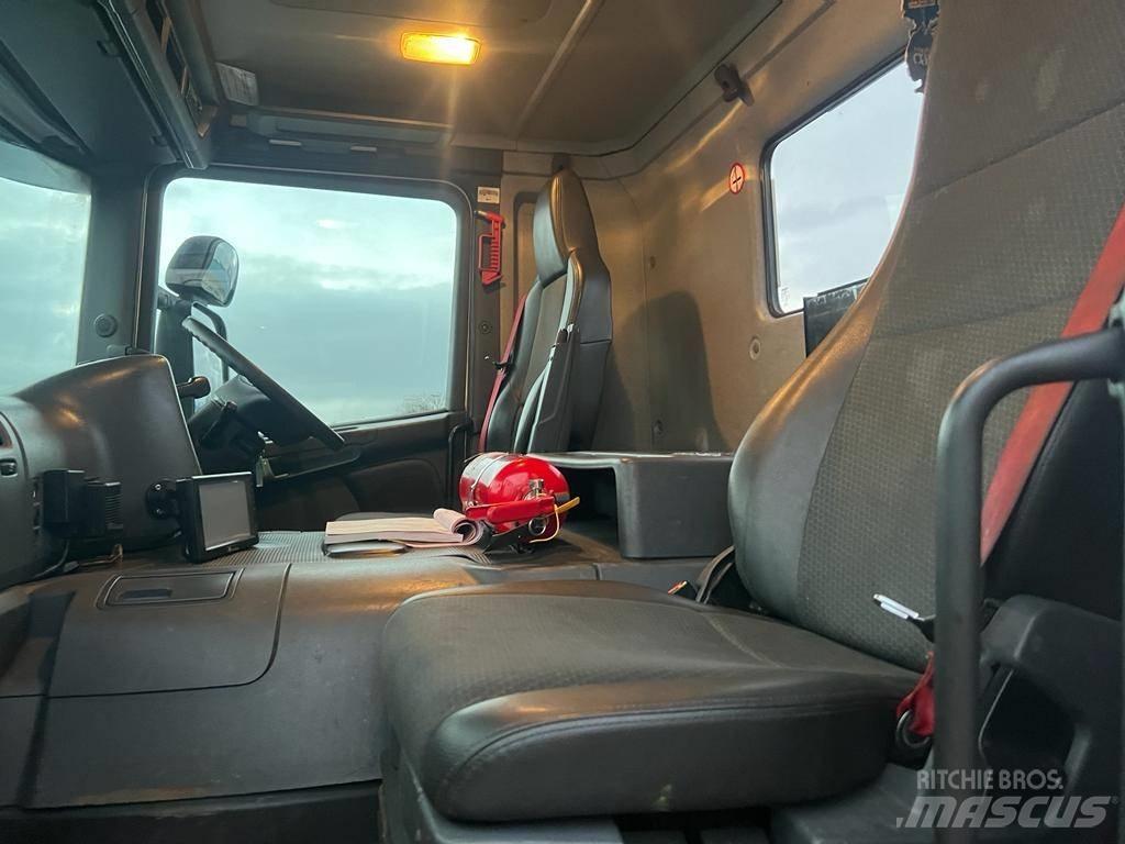 Scania P 410 Vetopöytäautot