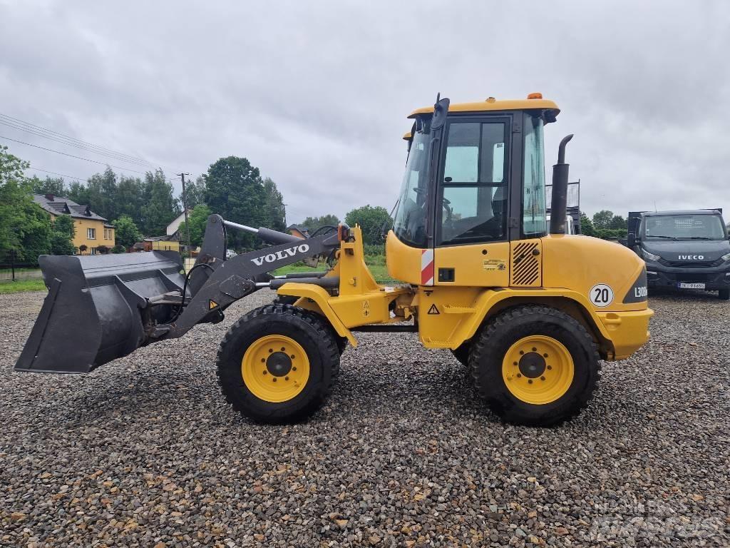 Volvo L 30 Pyöräkuormaajat