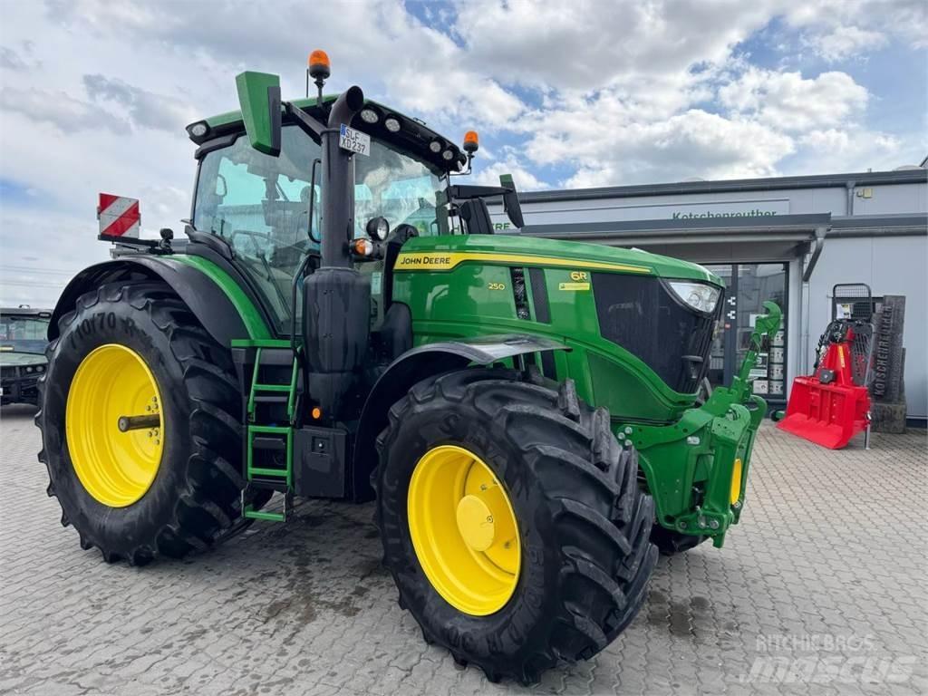 John Deere 6R 250 Traktorit