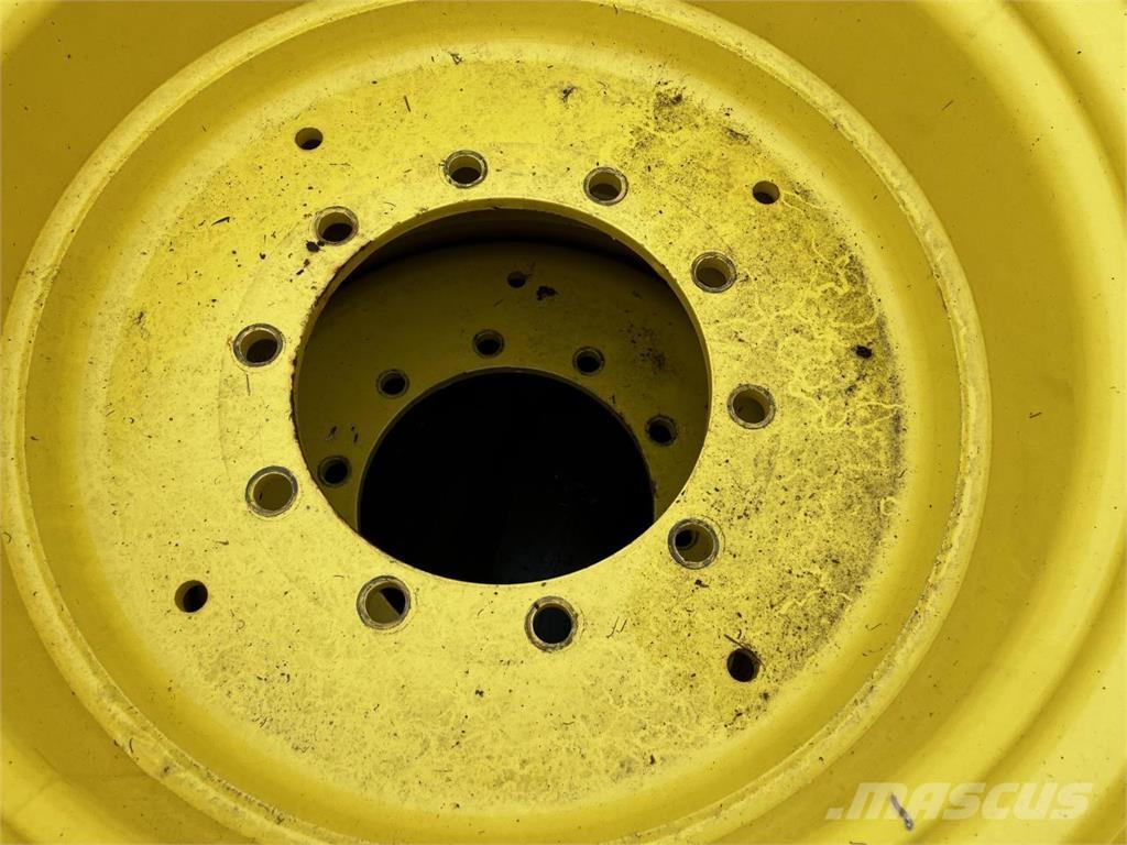 John Deere 15x28 Renkaat ja vanteet