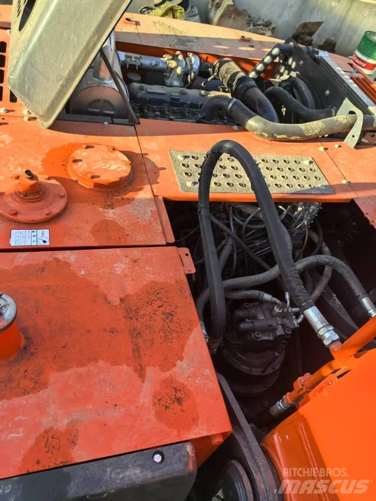 Hitachi ZX 240-3 Telakaivukoneet