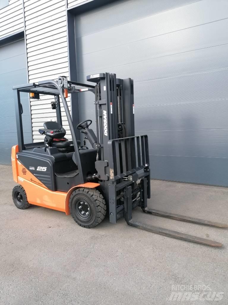 Doosan B 25 NS Sähkötrukit