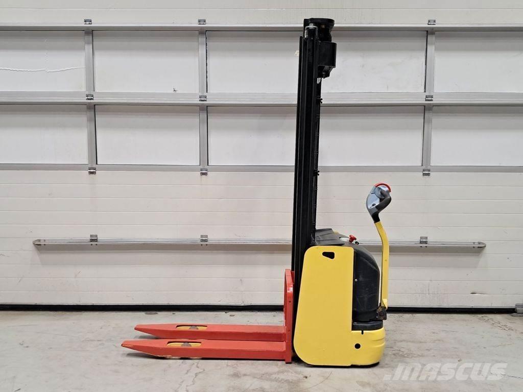 Hyster S1.0 AC Käyden ajettavat pinoamistrukit