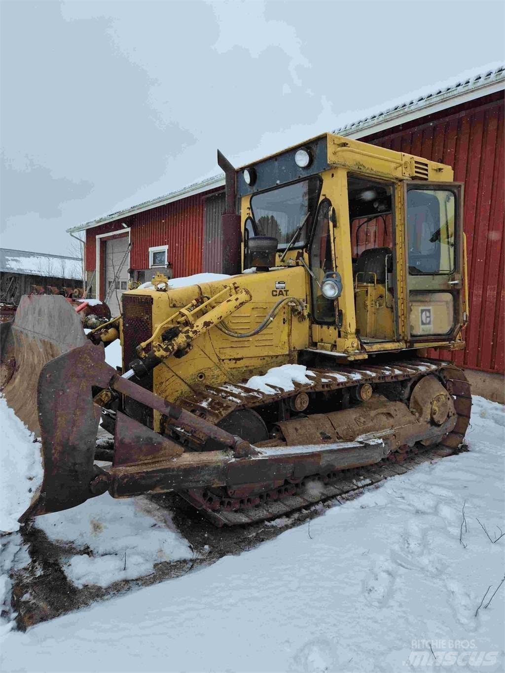 CAT D4E Telaketjupuskutraktorit