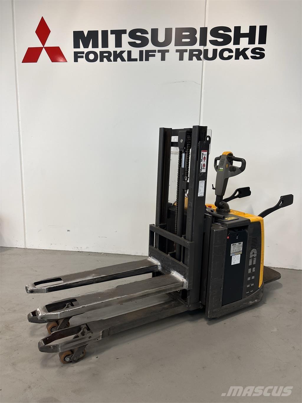 Atlet PDP200 Ajettavat pinoamisvaunut