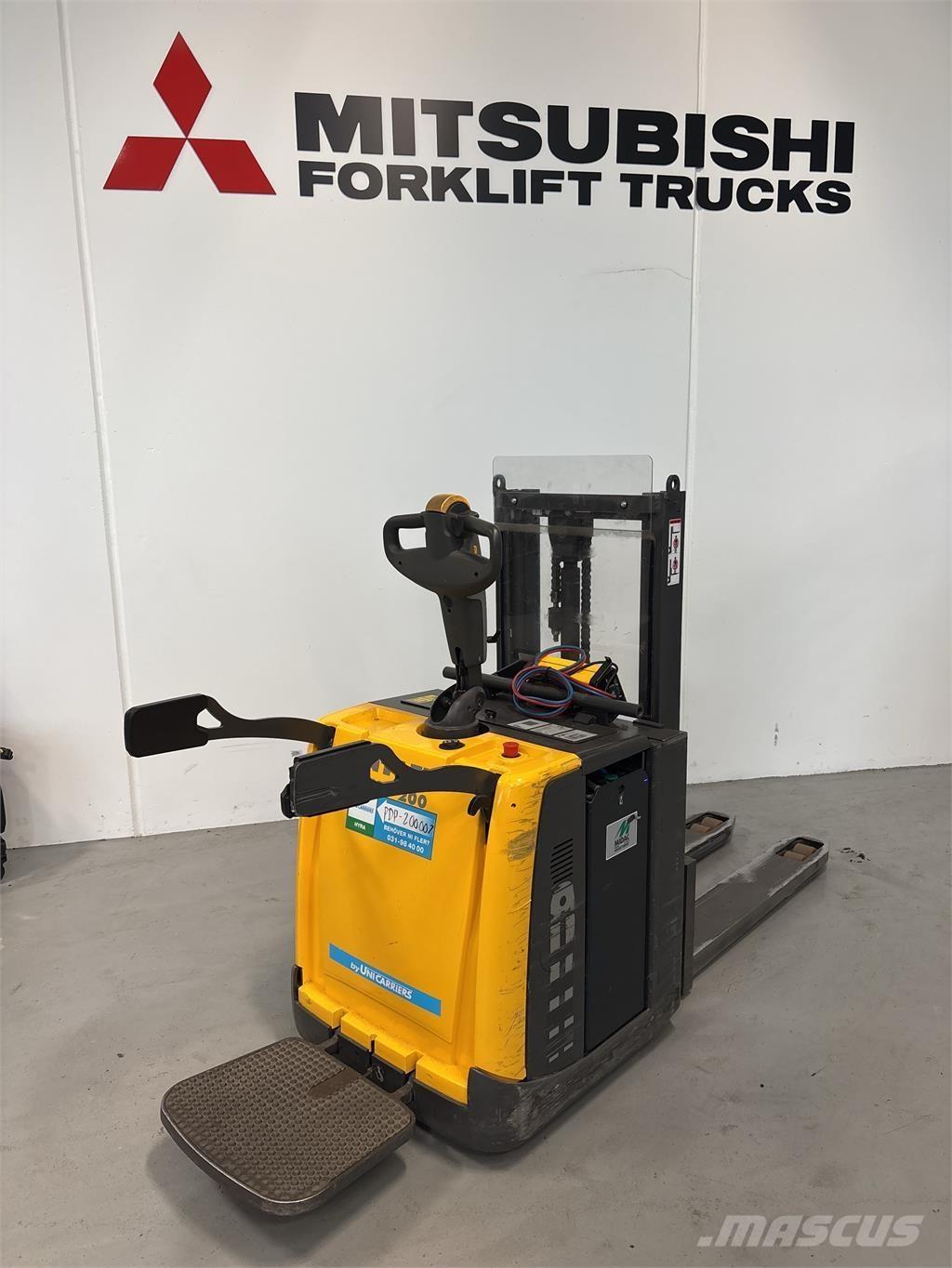 Atlet PDP200 Ajettavat pinoamisvaunut