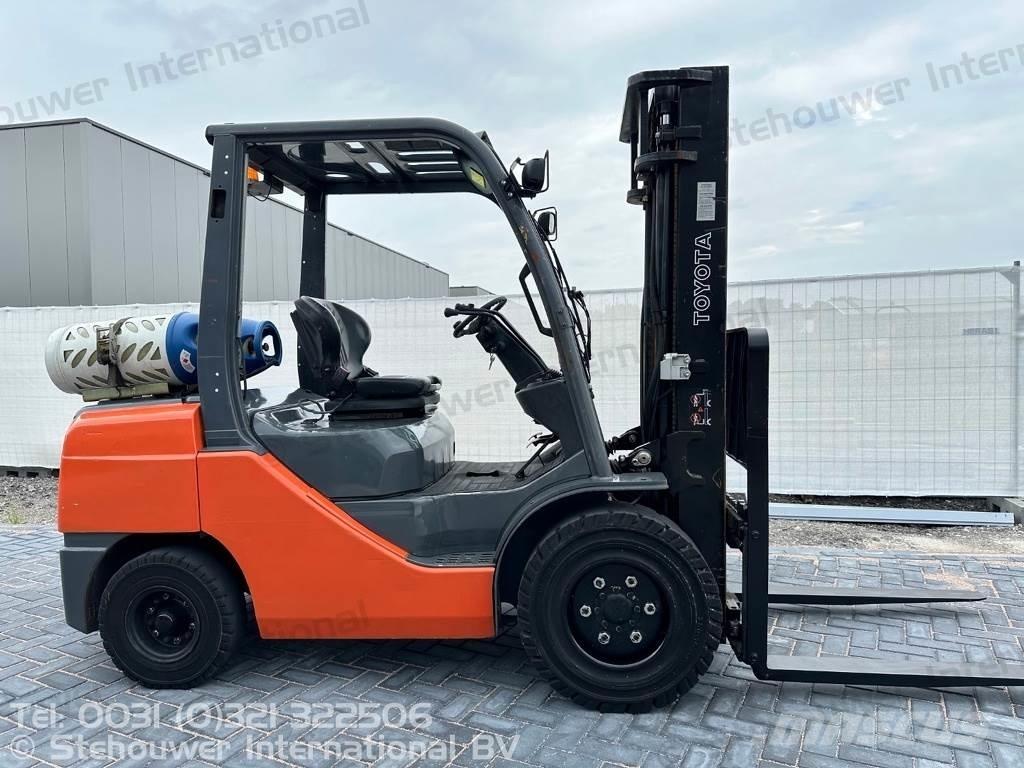 Toyota 02-8FGJF35 Nestekaasutrukit